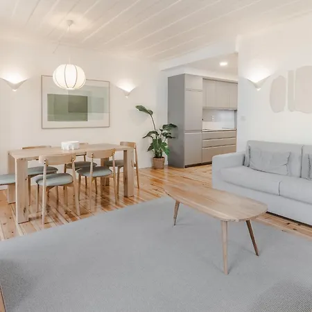 Apartment C1 Modern & Bright! Charming With 2 Bedrooms In Bairro Alto, Downtown