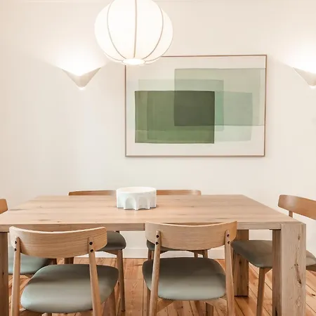 Apartment C1 Modern & Bright! Charming With 2 Bedrooms In Bairro Alto, Downtown *