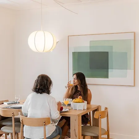 Daire C1 Modern & Bright! Charming With 2 Bedrooms In Bairro Alto, Downtown Lisboa