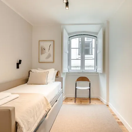 C1 Remodeld & Beautiful! Charming With 2 Bedrooms In Bairro Alto! Lis Downtown Apartment *