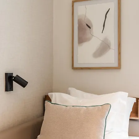 Апартаменты C1 Modern & Bright! Charming With 2 Bedrooms In Bairro Alto, Downtown *