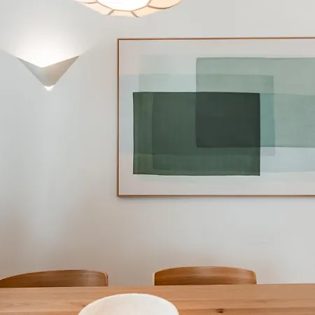 C1 Modern & Bright! Charming With 2 Bedrooms In Bairro Alto, Downtown * Лиссабон