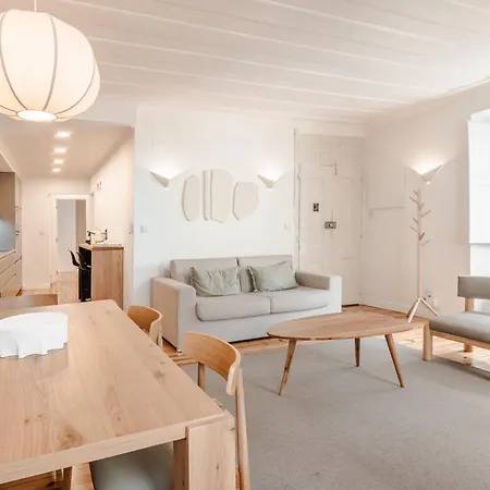 Апартаменты C1 Modern & Bright! Charming With 2 Bedrooms In Bairro Alto, Downtown